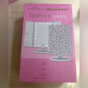 Hello Kitty Tri Fold LED mirror with magnification